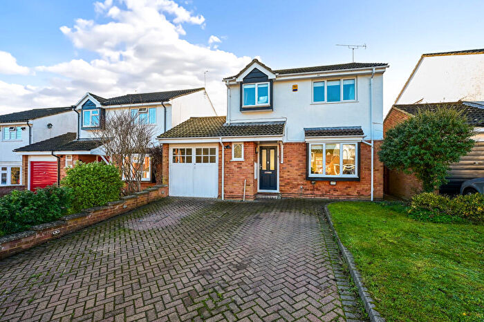 4 Bedroom Detached House For Sale In Shelley Walk, Yateley, GU46