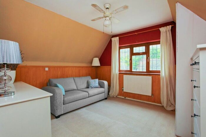 2 Bedroom Detached House For Sale In Canterbury Road, Hawkinge, Folkestone, Kent, CT18