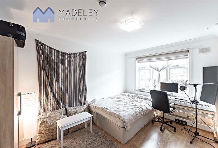 5 Bedroom Terraced House To Rent In The Ridgeway, Acton, W3