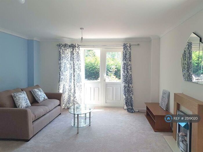 3 Bedroom Semi-Detached House To Rent In Crookesmoor Road, Sheffield, S10