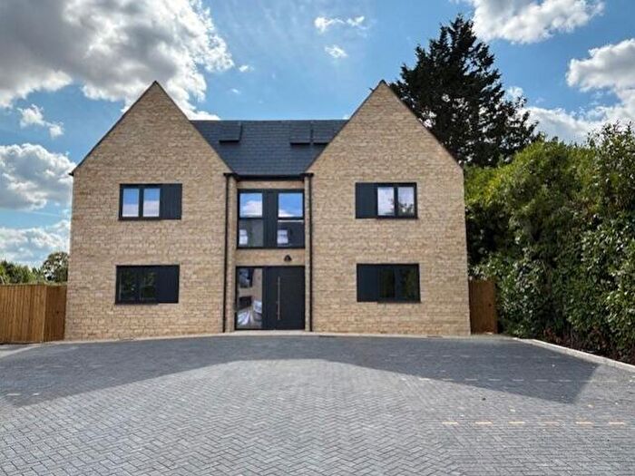 2 Bedroom Flat To Rent In Burford Road, Carterton, Oxon, OX18