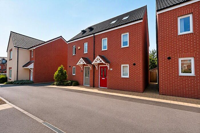 3 Bedroom Property To Rent In Brickworth Place, Swindon, SN3