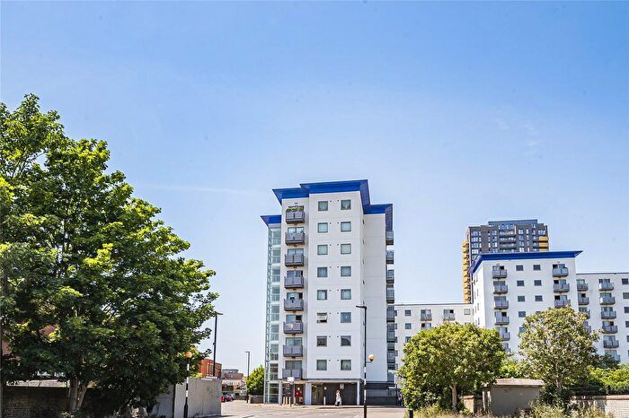 1 Bedroom Flat For Sale In Prince Regent Road, Hounslow, TW3