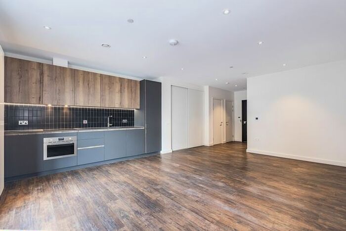 Studio To Rent In Grenan Square, Greenford, UB6