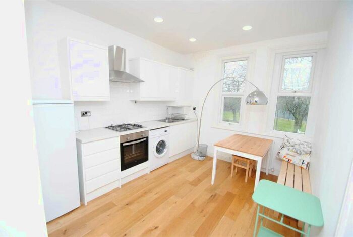 2 Bedroom Flat To Rent In West Green Road, London, N15