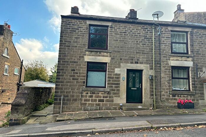 2 Bedroom End Of Terrace House To Rent In Burrfields Road, Chapel-En-Le-Frith, High Peak, SK23