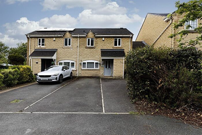 4 Bedroom Town House For Sale In Longwood Gate, Longwood, Huddersfield, HD3