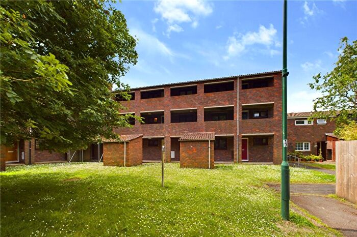 2 Bedroom Flat For Sale In Regal Crescent, Wallington, SM6