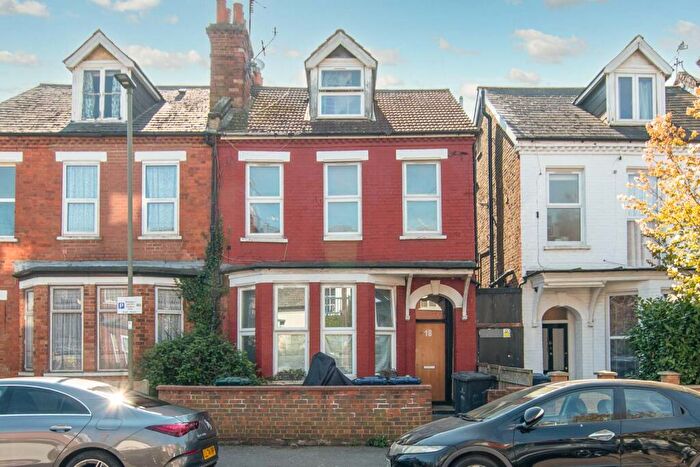 1 Bedroom Flat To Rent In Yew Grove, Cricklewood, London, NW2