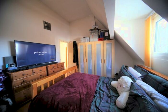 2 Bedroom Flat To Rent In Headingley Lane, Headingley, Leeds, LS6