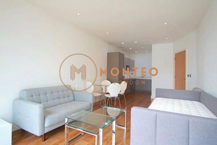 1 Bedroom Flat For Sale In Lighterman Point, New Village Avenue, London, E14
