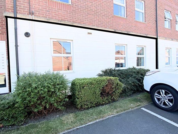 2 Bedroom Flat To Rent In Oak Crescent, Ashby-De-La-Zouch, LE65