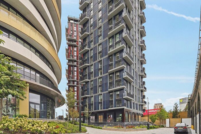 2 Bedroom Flat To Rent In Cascade One, White City Living, W12