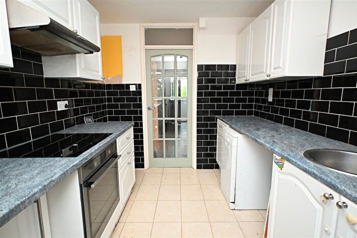 3 Bedroom Terraced House For Sale In Britten Road, Basingstoke, RG22