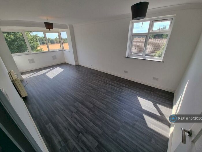 2 Bedroom Flat To Rent In Winston Close, Romford, RM7