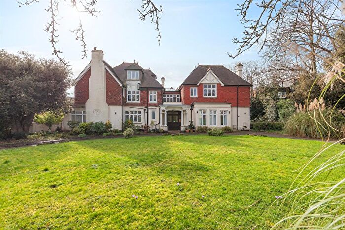 Studio To Rent In Palace Road, London, SW2