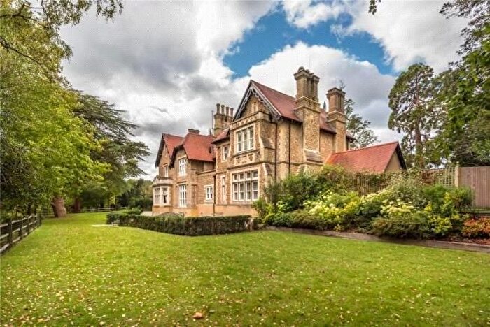 2 Bedroom Flat To Rent In Langton Priory, Guildford, GU2