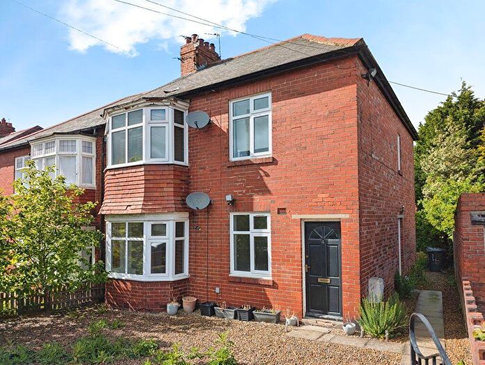 3 Bedroom Flat To Rent In Benwell Close, Newcastle Upon Tyne, NE5