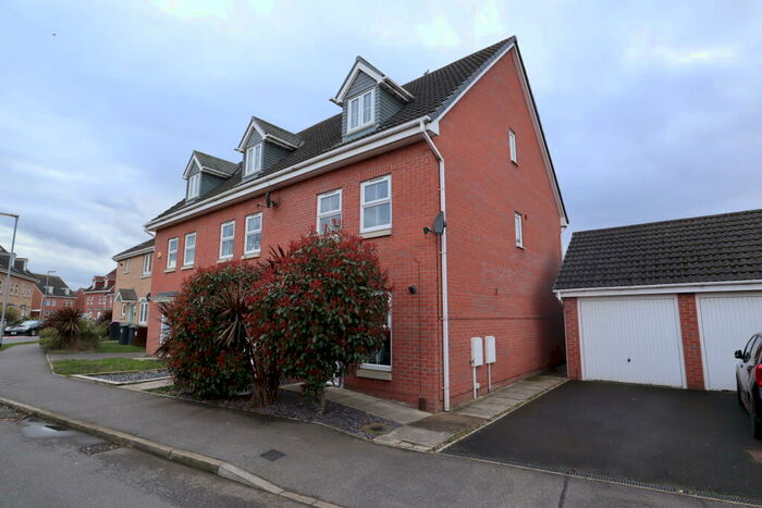 3 Bedroom Semi-Detached House To Rent In Taurus Avenue, North Hykeham, LN6