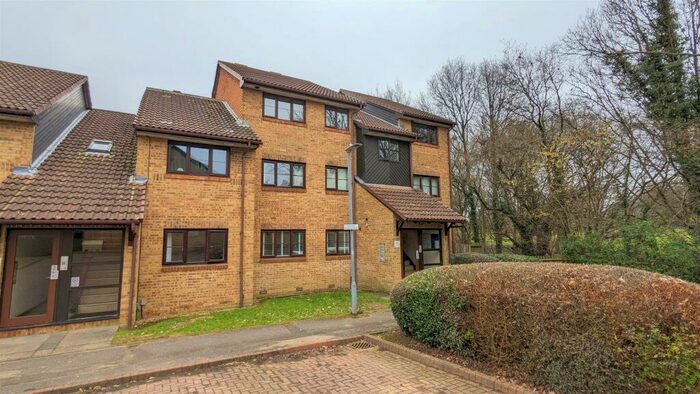 1 Bedroom Apartment To Rent In Milford Close, St. Albans, AL4