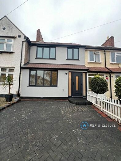 4 Bedroom Terraced House To Rent In Stanley Square, Carshalton, SM5