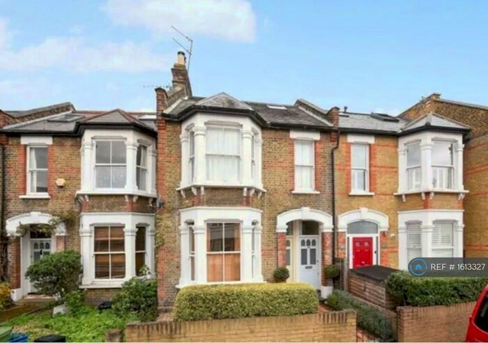 1 Bedroom Flat To Rent In White Hart Lane, London, SW13