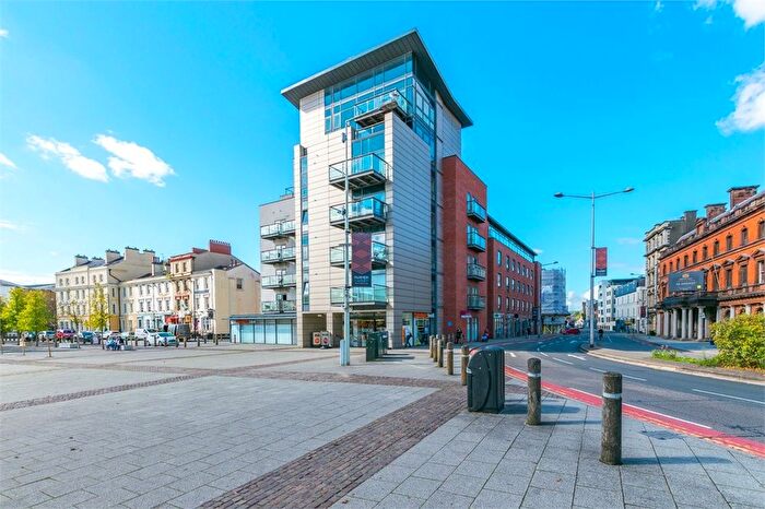 2 Bedroom Flat To Rent In Bute Crescent, Cardiff, CF10