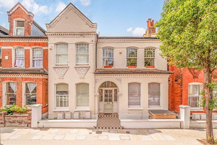 2 Bedroom Flat For Sale In Dafforne Road, Tooting, SW17