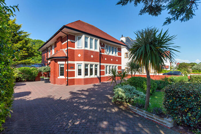 4 Bedroom Detached House For Sale In Clifton Drive, Lytham St Annes, FY8
