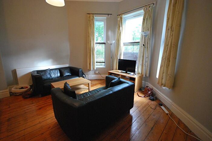 2 Bedroom Flat To Rent In Ladybarn Road, Fallowfield, Manchester, M14