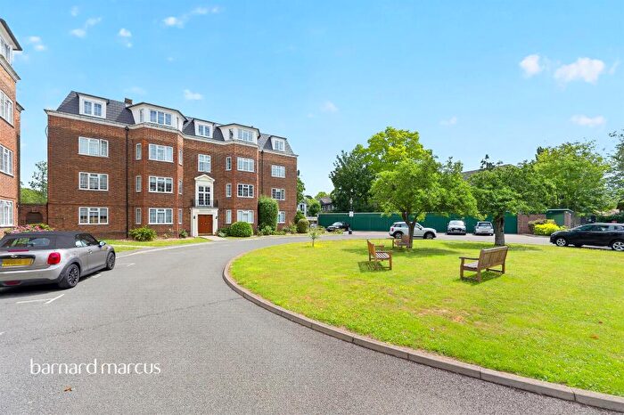 2 Bedroom Flat For Sale In Orchard Court, Worcester Park, KT4