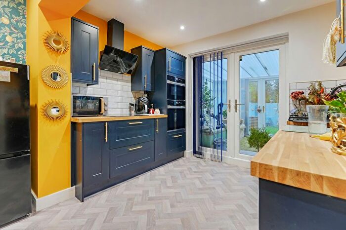 3 Bedroom Semi-Detached House For Sale In Sharrard Grove, Sheffield, S12