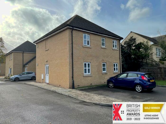 2 Bedroom Apartment To Rent In Dilley Croft, Biggleswade, SG18