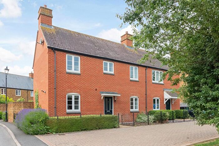 3 Bedroom Semi-Detached House For Sale In Halestrap Way, Kings Sutton, OX17