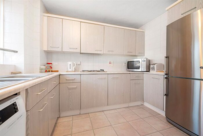 1 Bedroom Flat For Sale In Groombridge House, Croydon Road, Penge, London, SE20