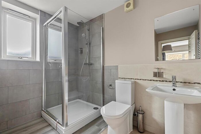 1 Bedroom Apartment For Sale In Crescent Court, Ilkley, LS29