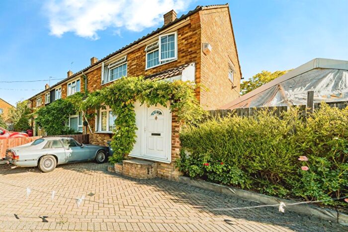 2 Bedroom End Of Terrace House For Sale In Lynch Hill Lane, Slough, SL2