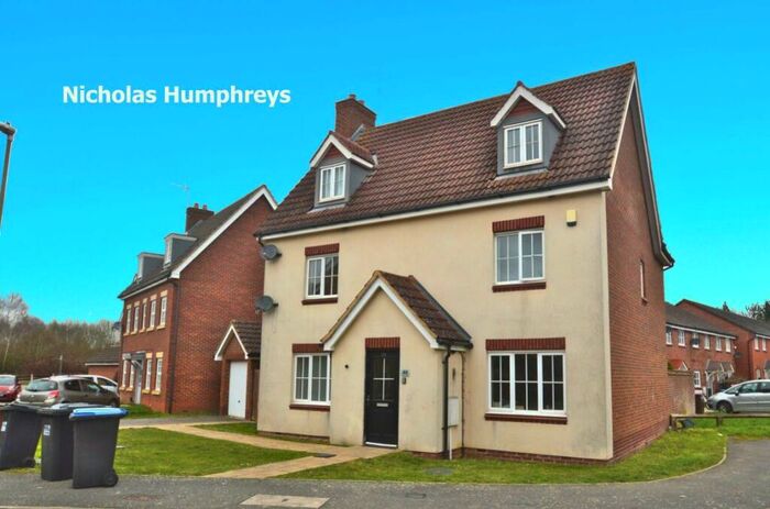 6 Bedroom House To Rent In The Runway, AL10