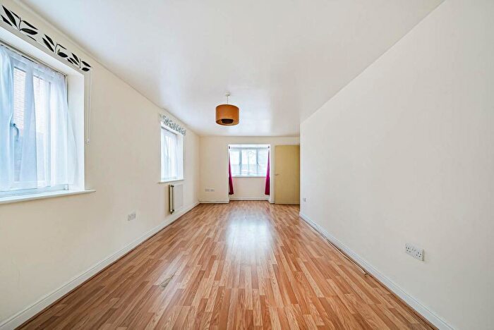 4 Bedroom Semi-Detached House To Rent In Chandlers Field, West Molesey, KT8