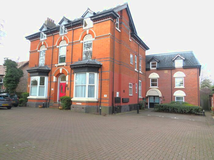 2 Bedroom Flat To Rent In Birmingham Road, Sutton Coldfield, B72