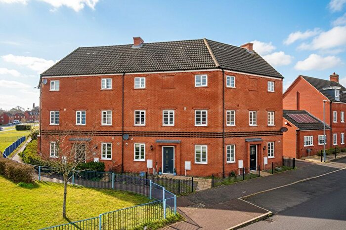 3 Bedroom Town House For Sale In Wilderness Road, Queens Hills, Norwich, NR8
