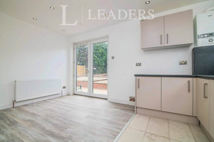 3 Bedroom Bungalow To Rent In Redditch Road, Kings Norton, B38