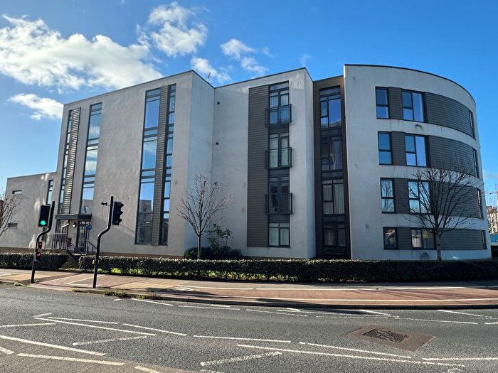 2 Bedroom Flat To Rent In Firepool View, Taunton, TA1