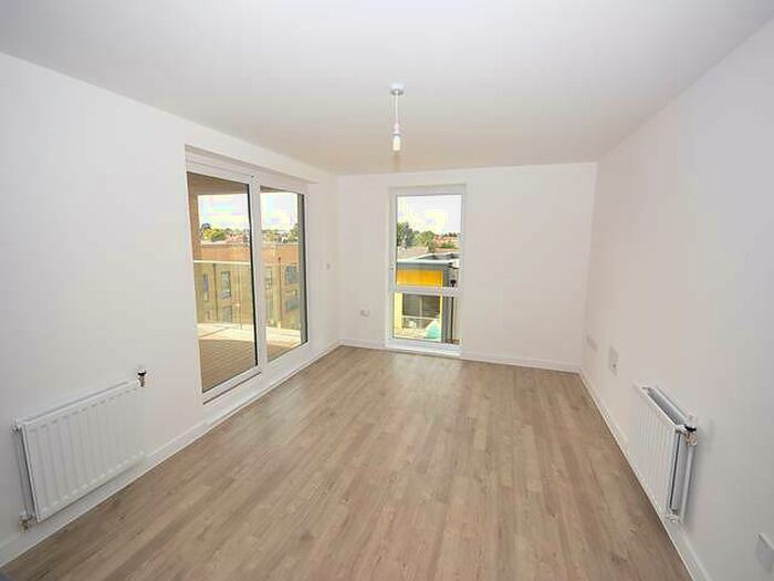 2 Bedroom Apartment To Rent In Dunn Side, CM1