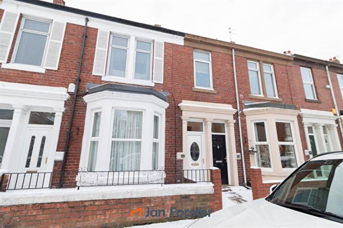2 Bedroom Flat For Sale In Kitchener Terrace, North Shields, Tyne And Wear, NE30