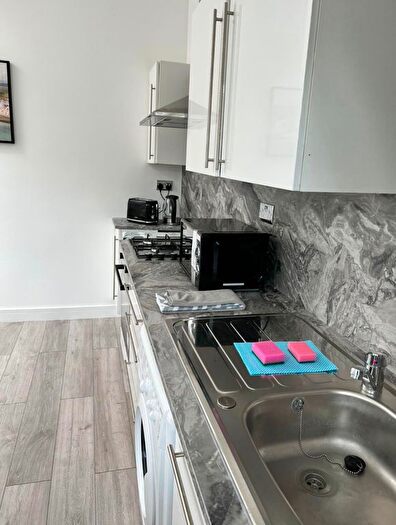 2 Bedroom Flat To Rent In Christchurch Avenue, Mapesbury, London, NW6