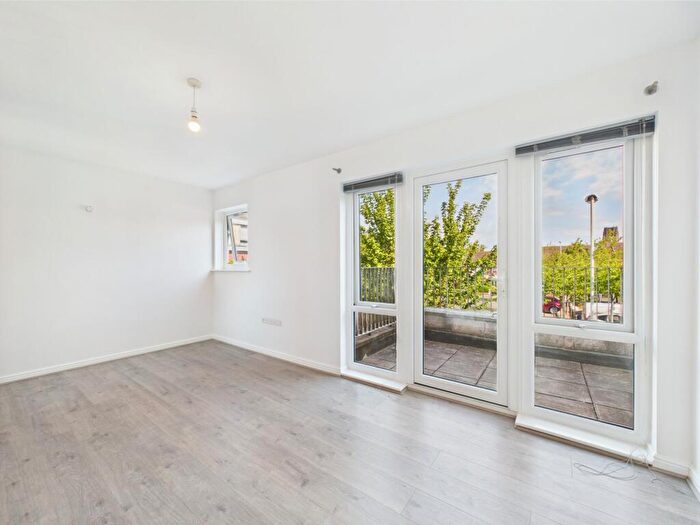 3 Bedroom Town House To Rent In Northumberland Street, L8