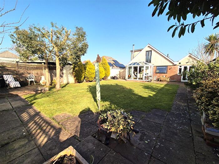 3 Bedroom Chalet To Rent In Jackson Road, Parkstone, Poole, BH12
