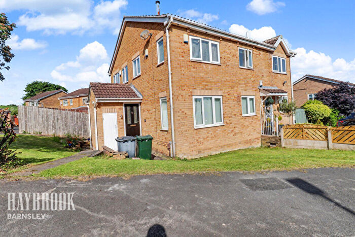 2 Bedroom Town House For Sale In Redcliffe Close, Redbrook, S75