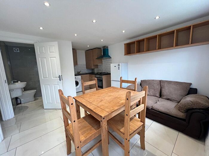 2 Bedroom Flat To Rent In Little Heath, Chadwell Heath, Romford, RM6